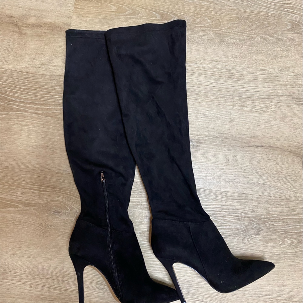 BCBG MAXAZARIA Knee Suede Black Fabric boots. One time worn